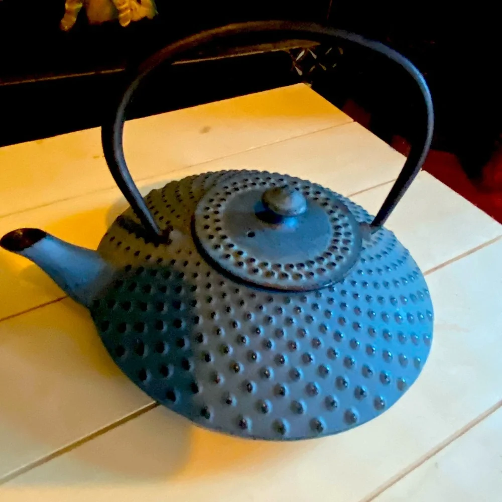 Heavy Tea Pot - Picture 1 of 6